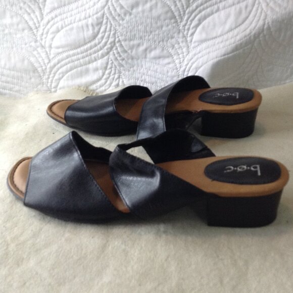 NWOT BORN/BOC Black Faux Leather "11M" 2" block heels, slide sandals; Classic - Picture 2 of 7